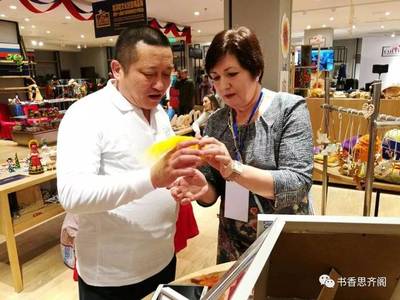 薪火相傳，巧手繪非遺——記哈爾濱市尚威志愿者協會文化志愿者分會參加“哈深哈”麥秸畫展示活動